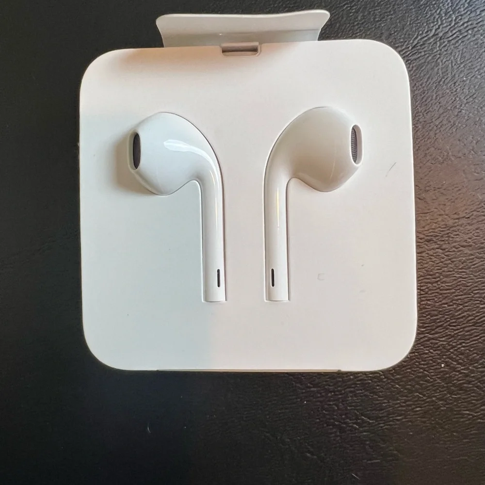 iPhone ear pods with lightening connector